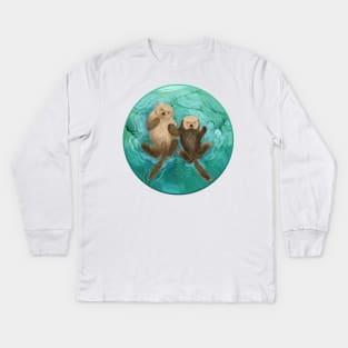 Otters holding hands - mommy and baby Kids Long Sleeve T-Shirt